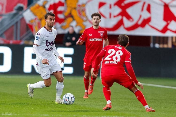 包含欧联窗口期再迎强敌；埃因霍温主帅复盘；主帅态度：悬念犹存；更衣室氛围转暖的词条