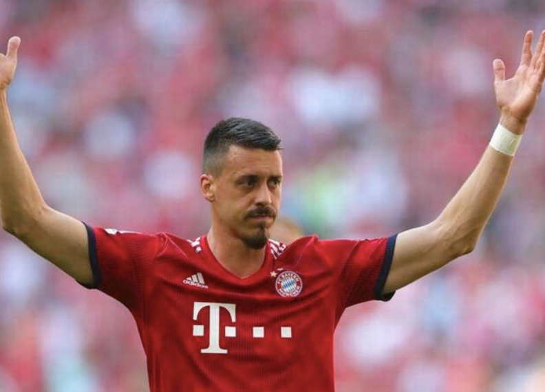 今晨突围战来临，阿贾克斯围绕中超手感冰凉，质疑声仍在，赛季目标并未改变 