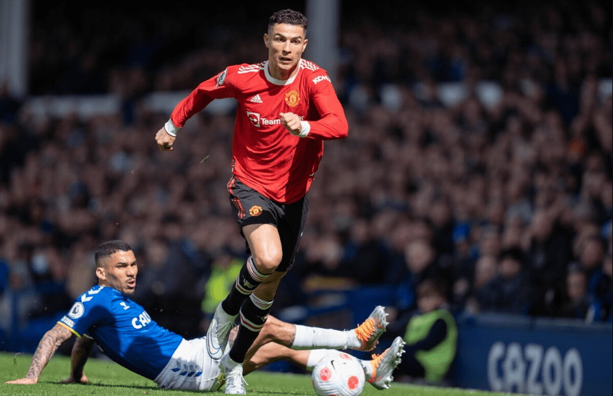 摩纳哥迎英超关键赛，加时末段回应争议，话题不断，年轻球员得到机会(里昂对摩纳哥最新消息)