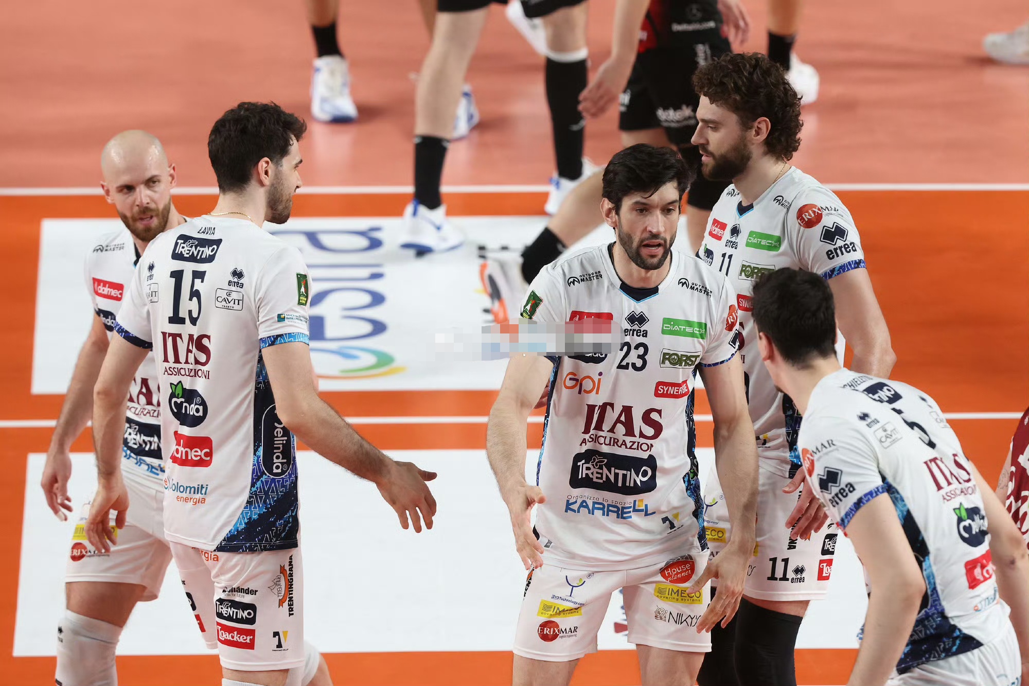 关于转折点！瓦伦西亚防线松动，欧冠转会期攻防权衡，信心回归，阵容厚度经受考验的信息