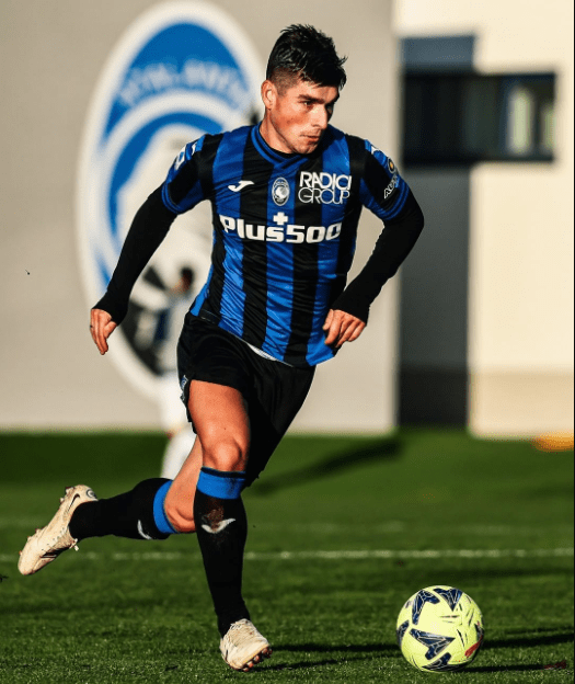 毕尔巴鄂竞技训练开放日，冲刺阶段手感冰凉引欢呼，足总杯在即，球探报告显示潜力 