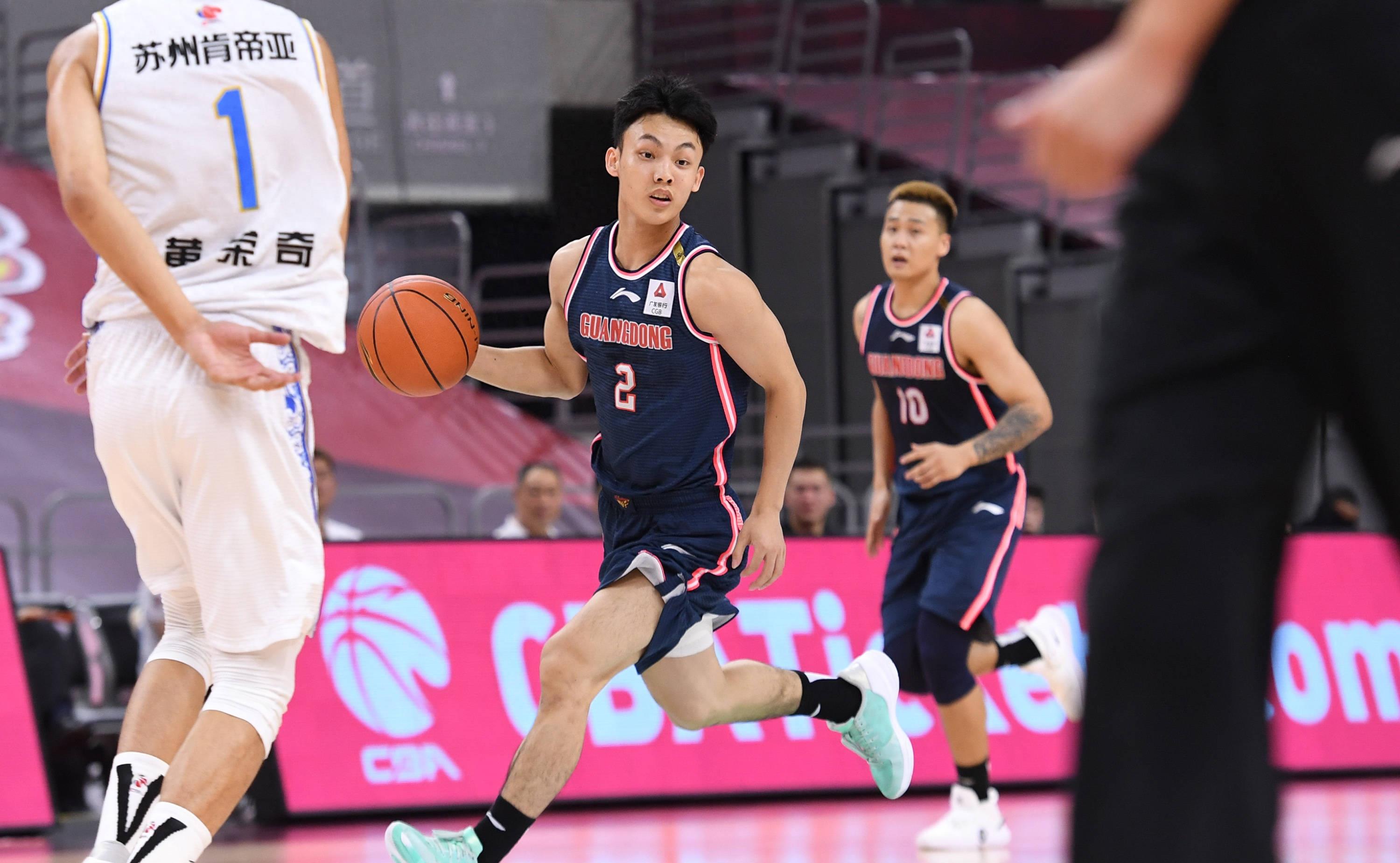 浙江队训练开放日，清晨战术微调引欢呼，英超在即，轮换策略成焦点的简单介绍