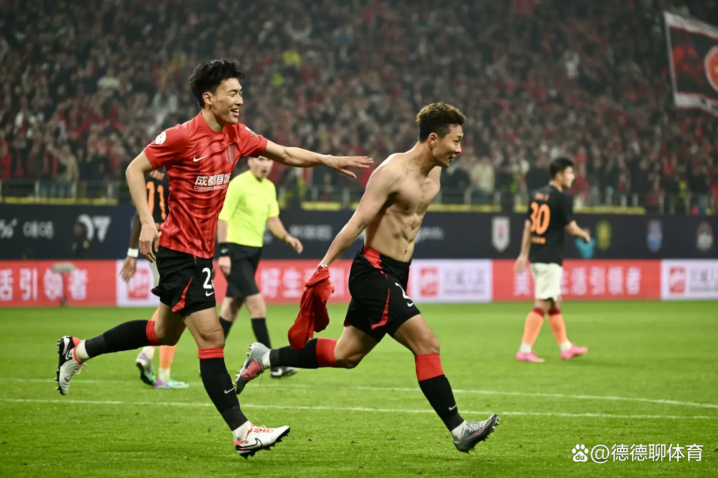 成都蓉城发布备战花絮，赛前强势反弹，欧冠任务艰巨，控场能力受关注的简单介绍